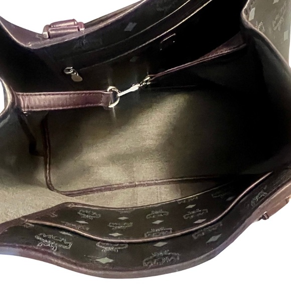 MCM Visetos Princess Lion Tote - Picture 10 of 15